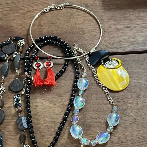 LOT of 9 Gold Mixed Metal and Bead Necklaces short and long - Picture 2 of 7